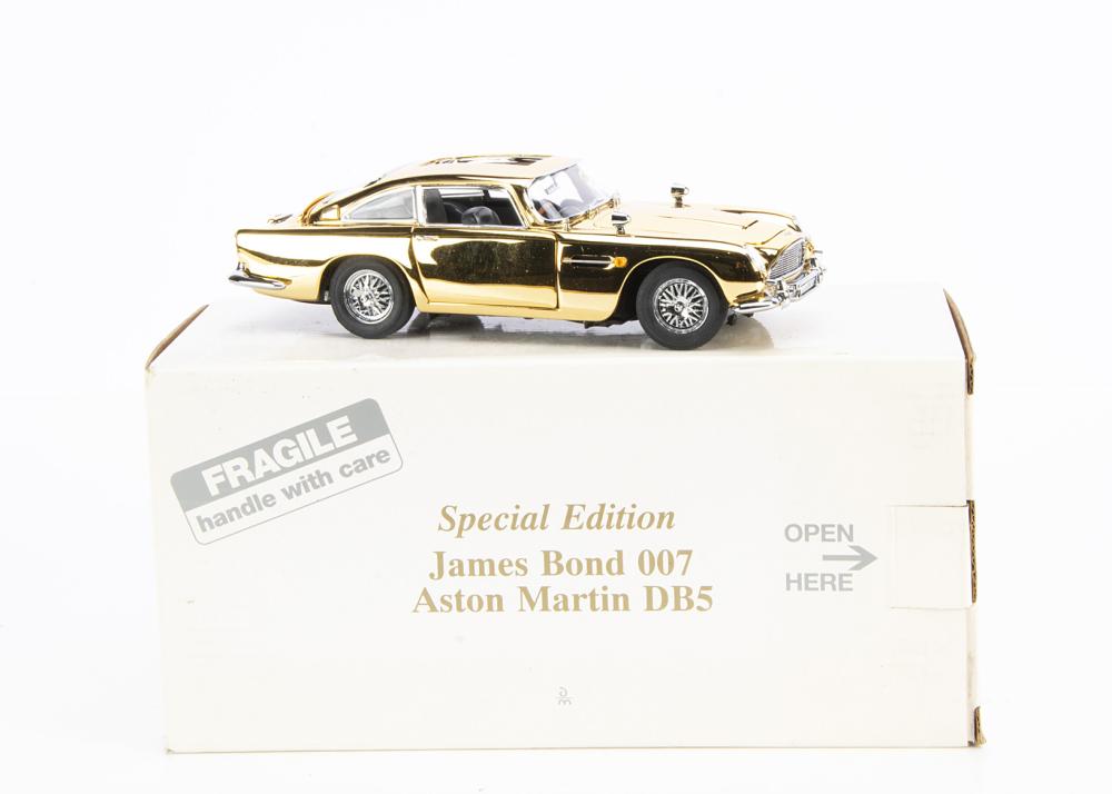 A Danbury Mint 1:24 Special Edition James Bond 007 Aston Martin