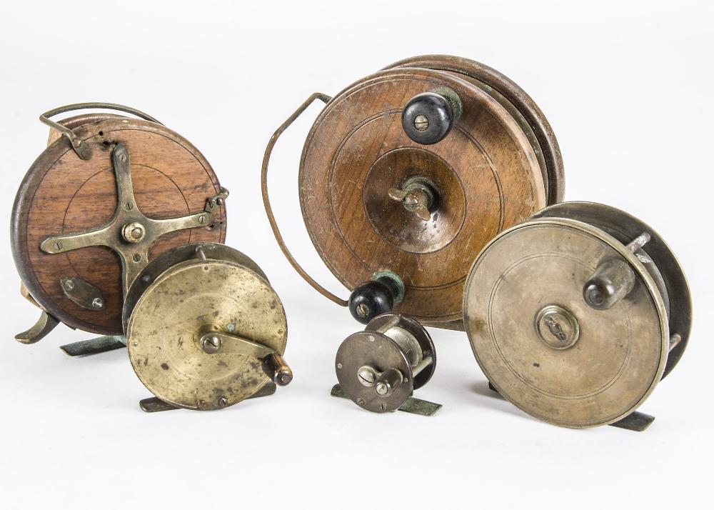 Fishing Reels, five reels, three metal 1¾, 4¼ & 3¼, wooden reel stamped  Sun patent 13388/85 (missing screw) and a broken wooden reel 5 various  years and conditions