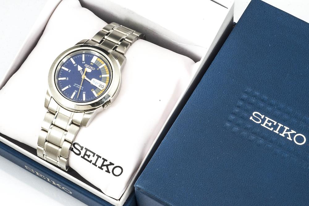 A modern Seiko 5 automatic stainless steel gentleman's wristwatch, 39mm case,  ref. 7S26 - O4M4 R 2, blue and yellow dial with day and date, appears to  run, with Seiko box
